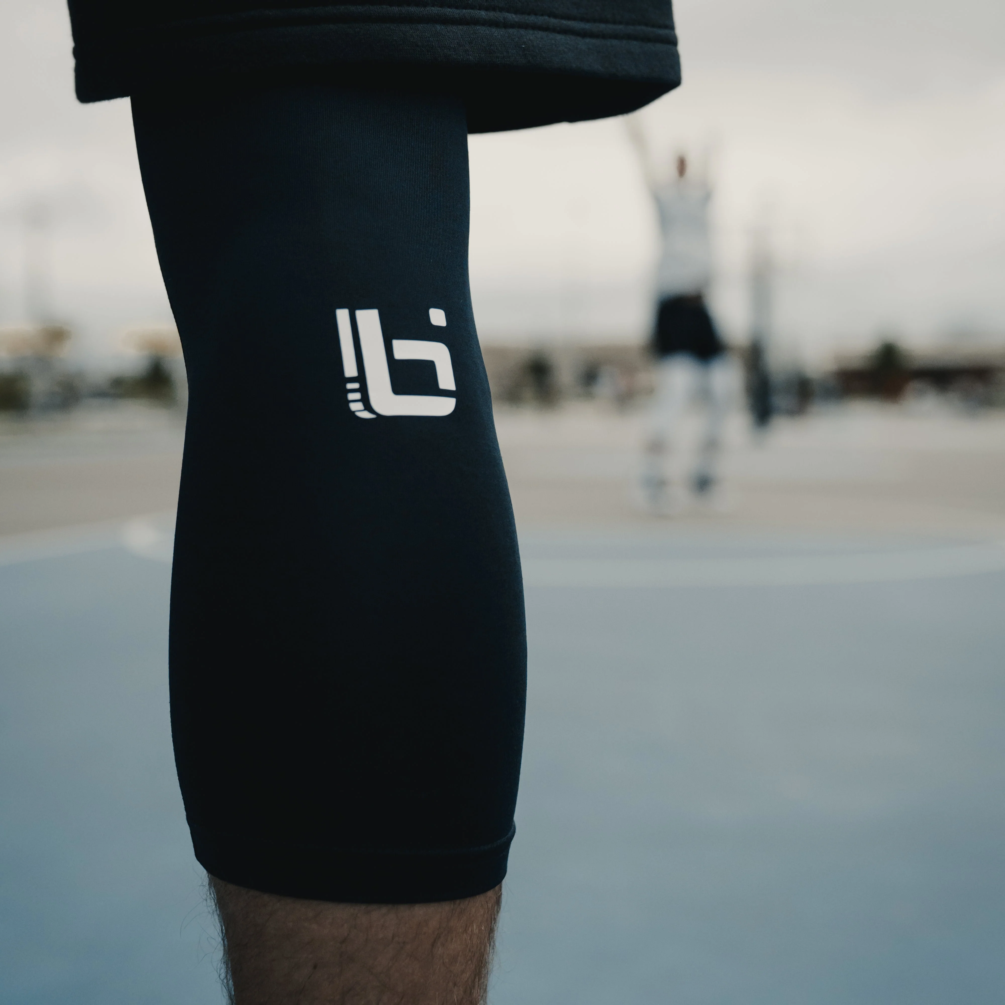 P1 3/4 Compression Tights in Black - Image 3