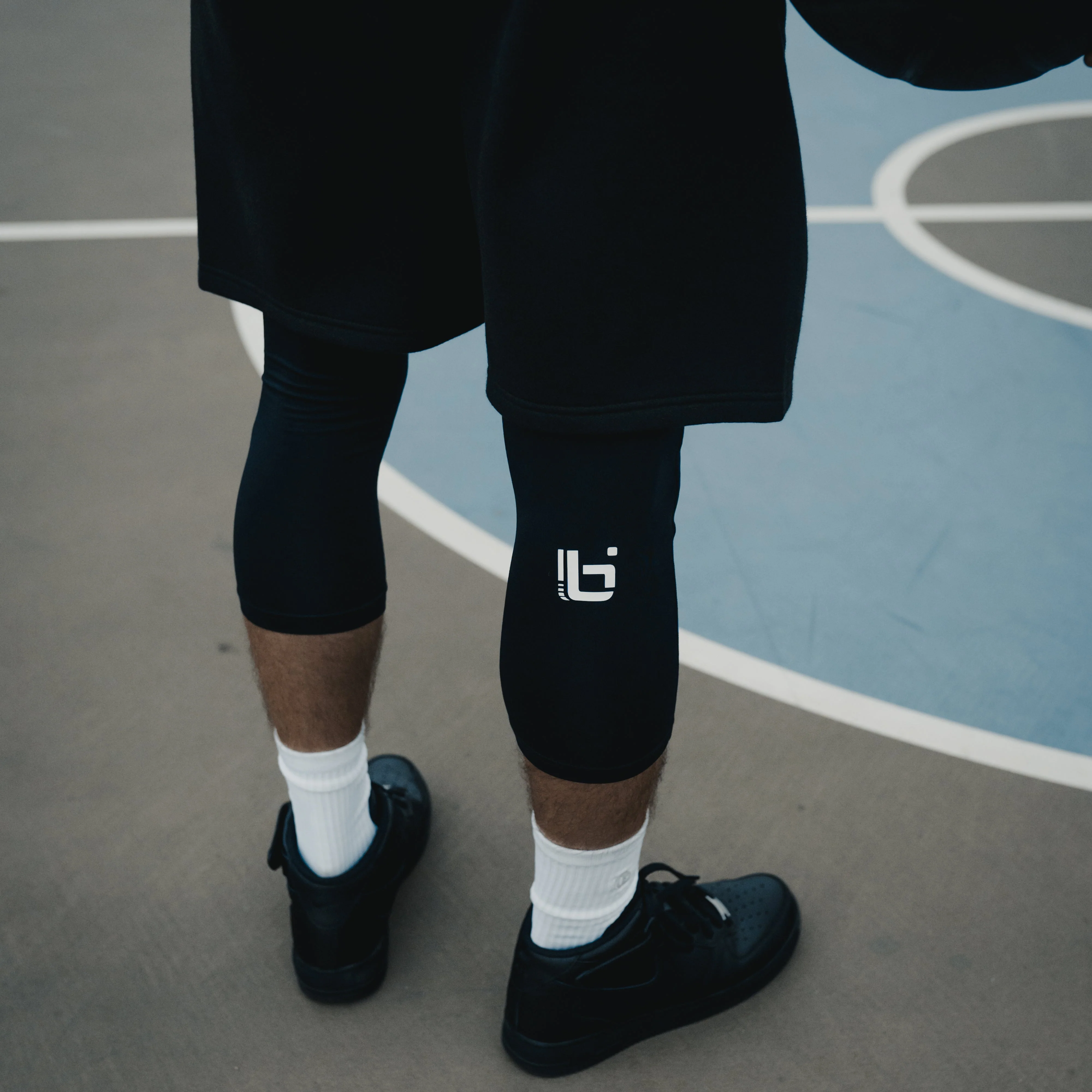 P1 3/4 Compression Tights in Black - Image 4