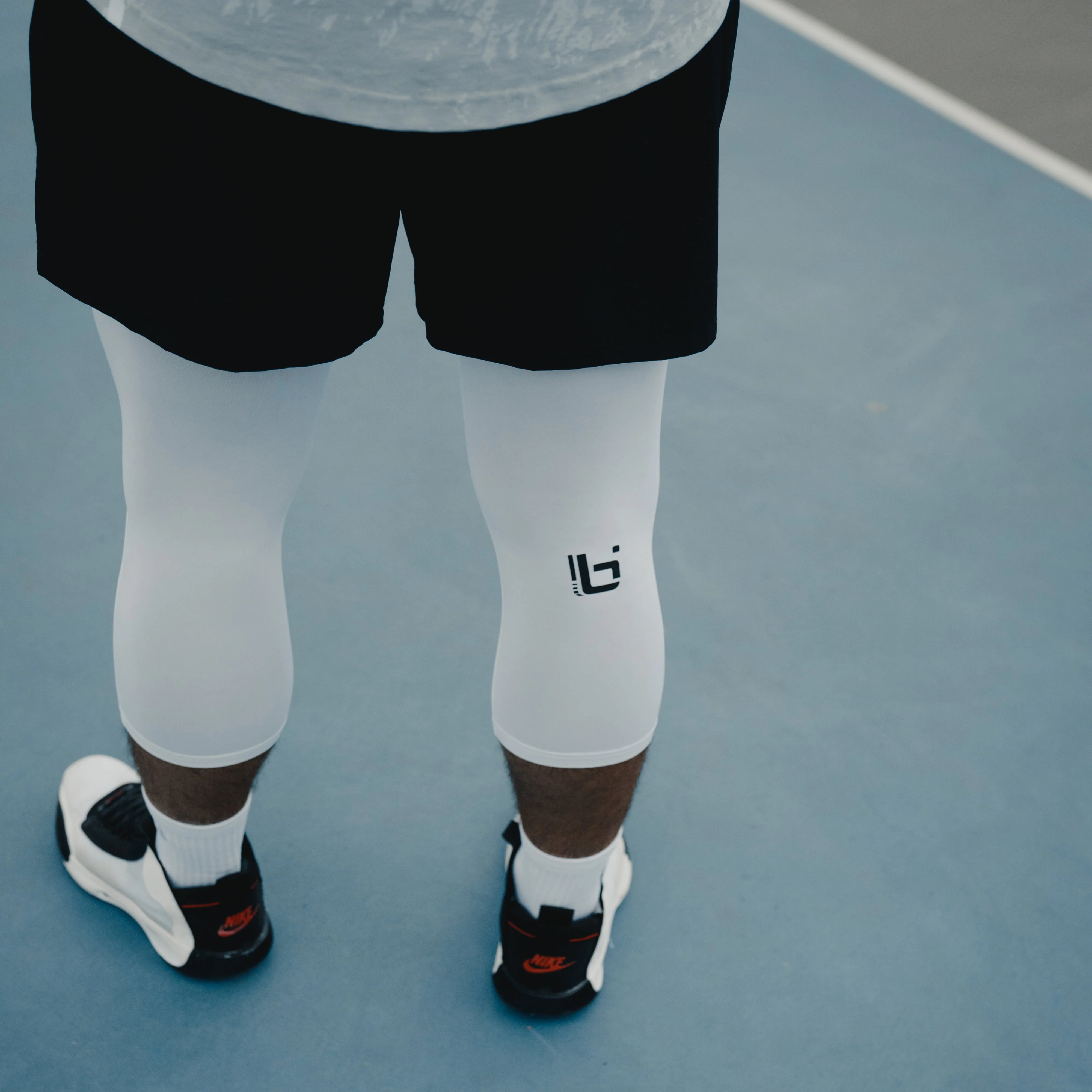 P1 3/4 Compression Tights in White - Image 4