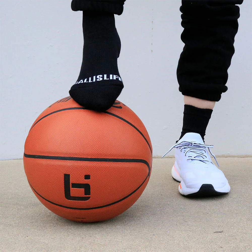 Solid Extra Cushioned Mid Socks in Black - Image 2
