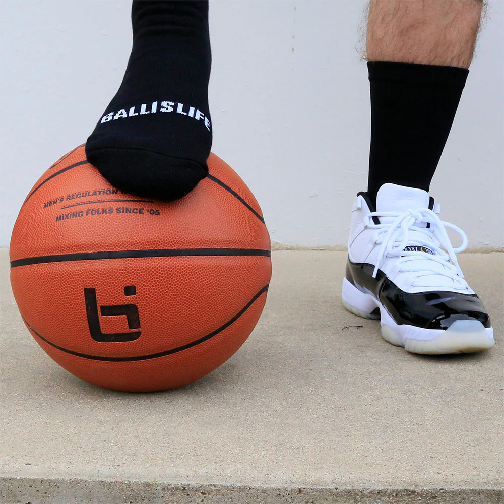 Solid Extra Cushioned Mid Socks in Black - Image 4