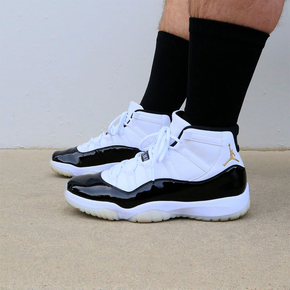 Solid Extra Cushioned Mid Socks in Black - Image 5