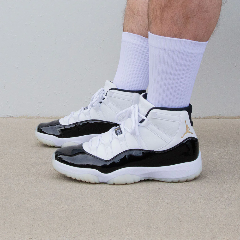 Solid Extra Cushioned Mid Socks in White - Image 5
